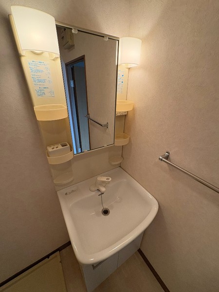 洗面設備　※別号室の写真です