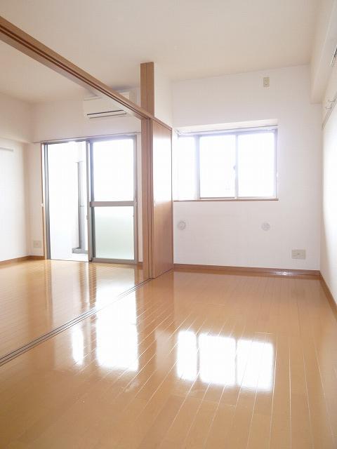 エクセレント東町の居間写真