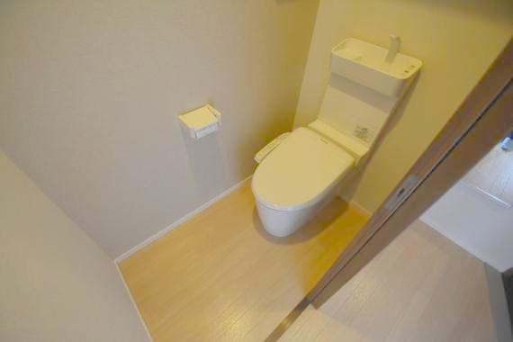 トイレ　綺麗なトイレにはウォシュレット標準装備です。
