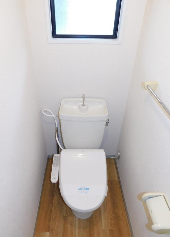 トイレ　温水洗浄便座新設しました