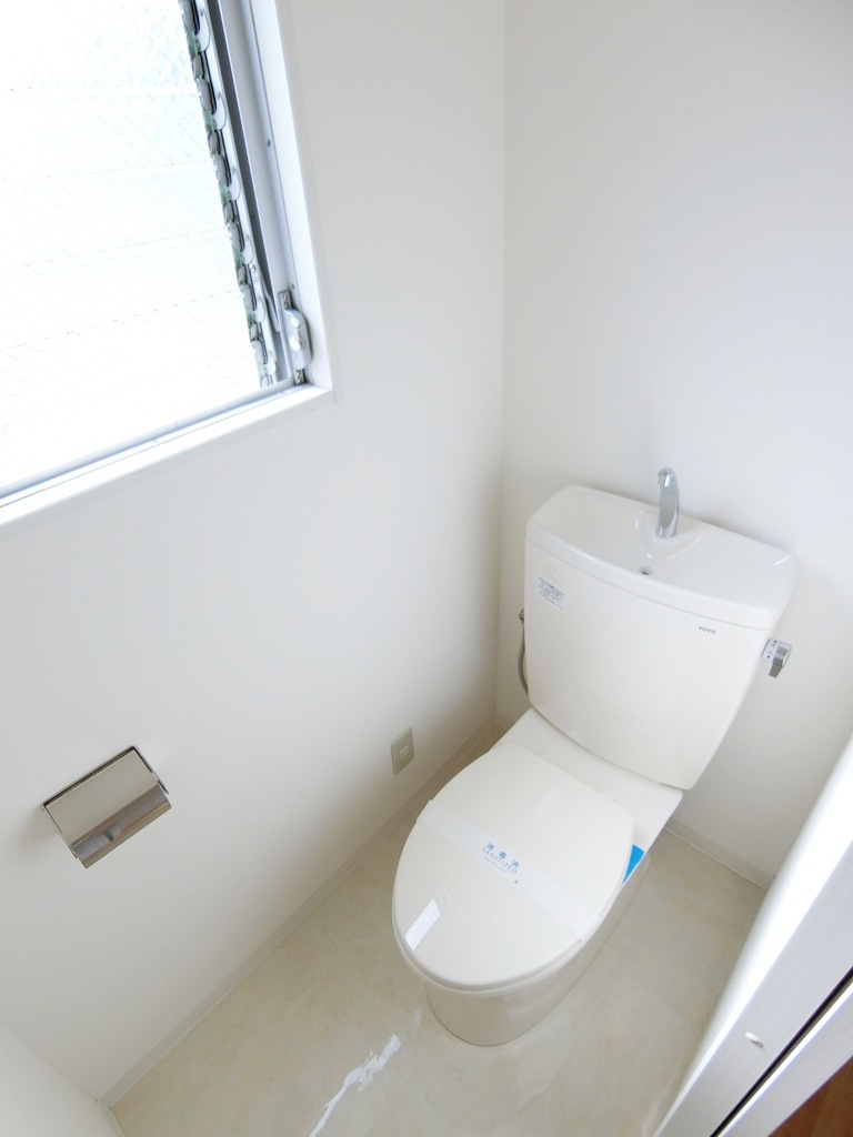 トイレ　同タイプ別号室のお写真を使用しています。