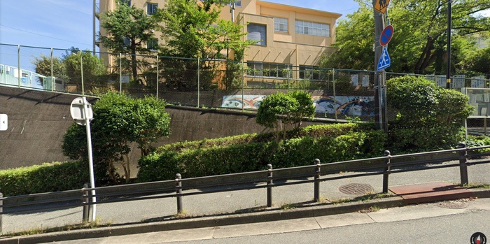 小学校　宝塚市立長尾小学校（小学校）まで890m