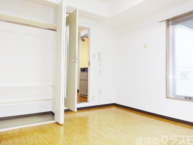 収納　２面採光のお部屋です♪