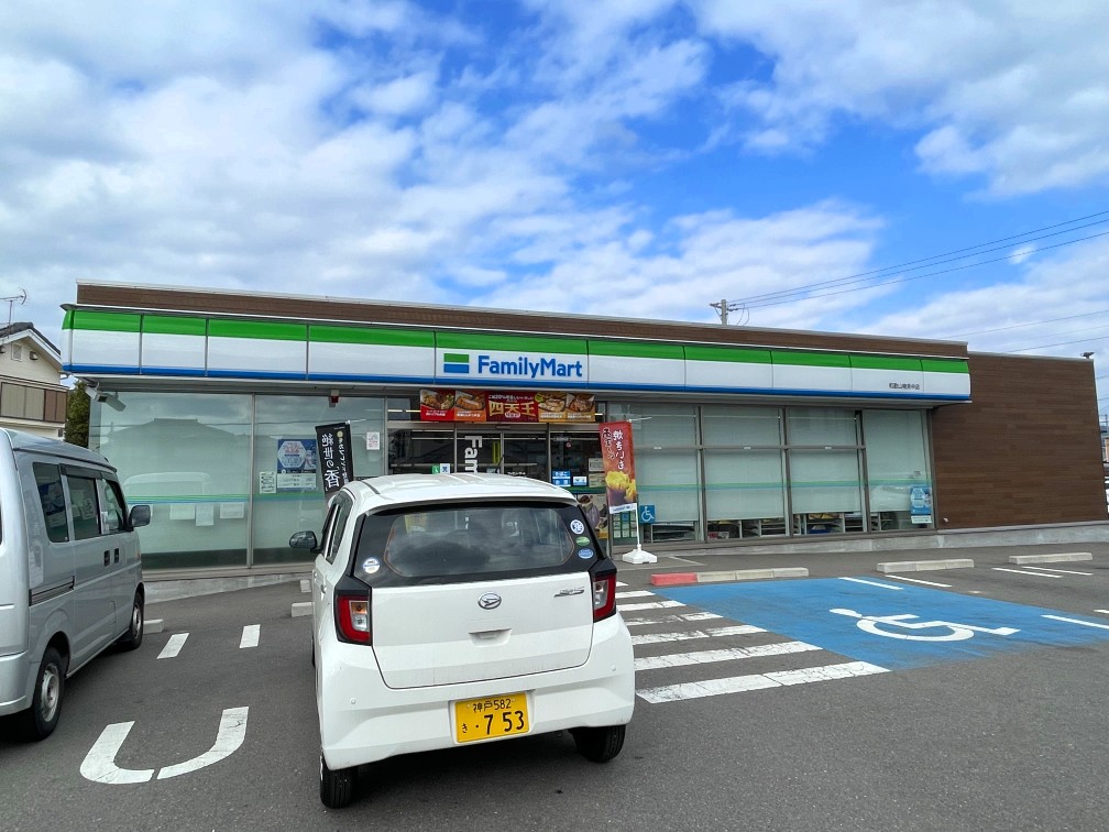 コンビニ　（コンビニ）まで300m