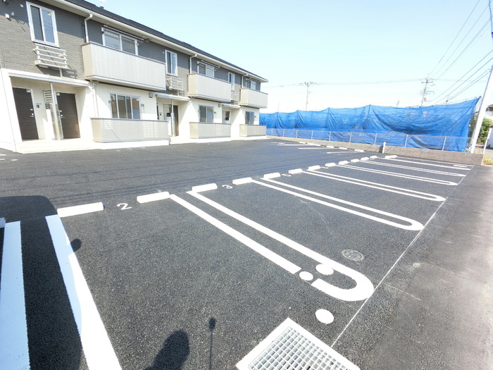 【前橋市山王町のアパートの駐車場】