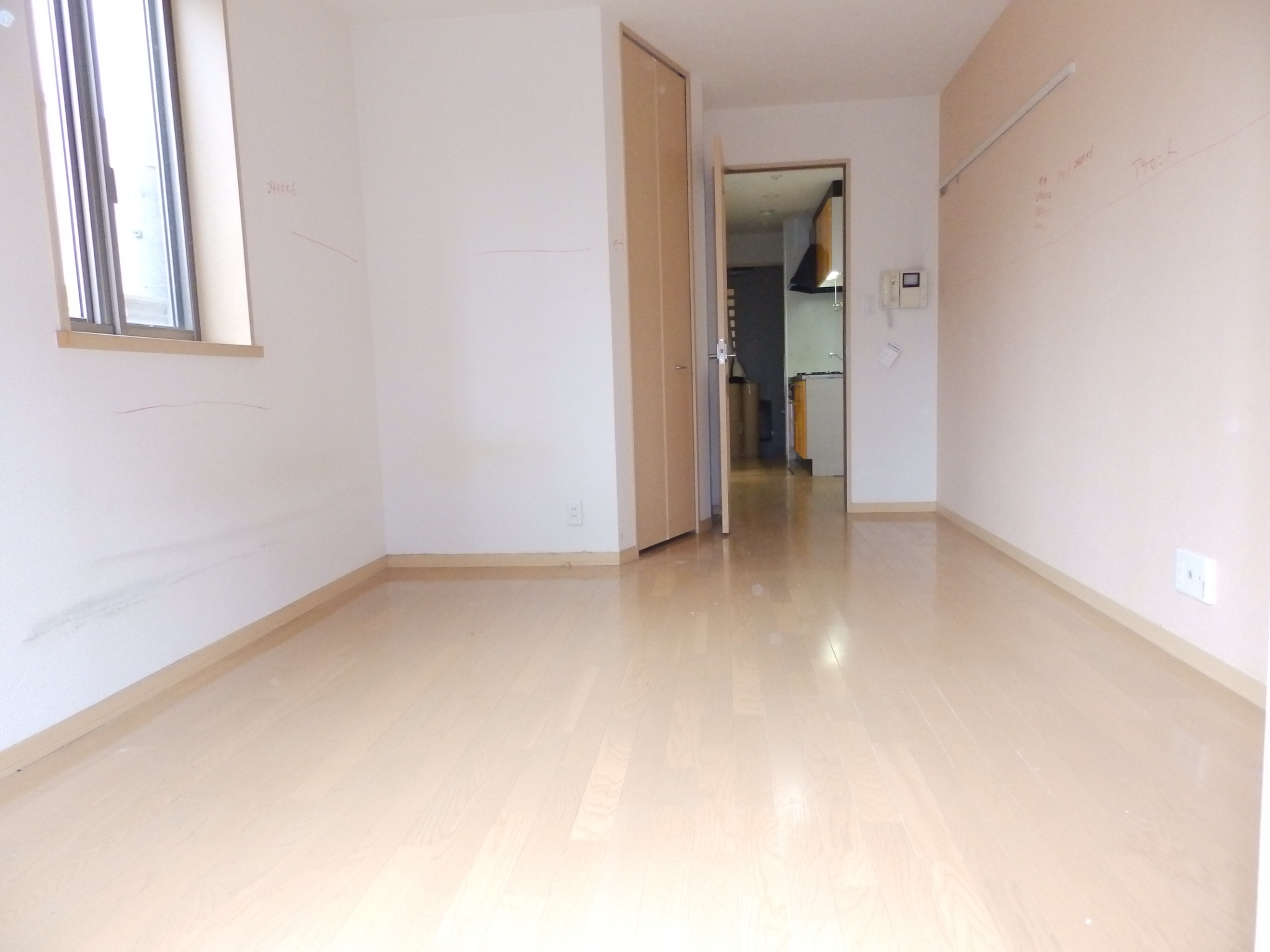 居室・リビング　明るいお部屋です