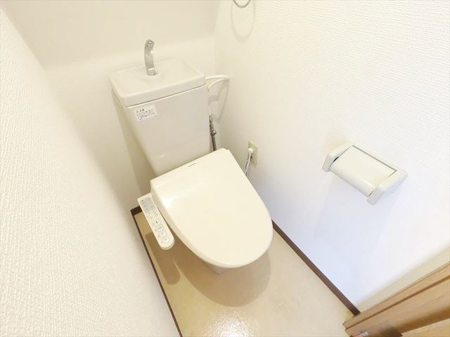 ＪＲ東海道本線 六甲道駅 徒歩8分 4階建 築26年のトイレ写真