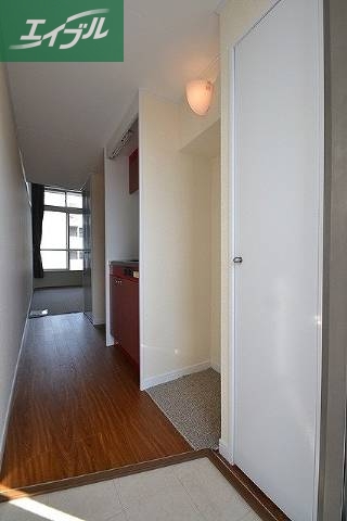 玄関　玄関からキッチン