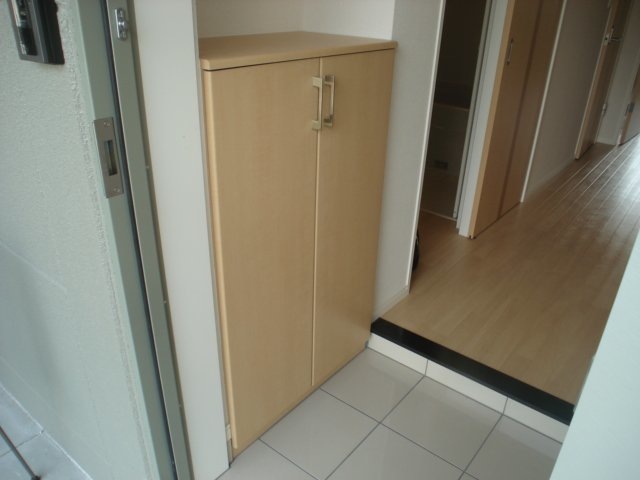 玄関　下駄箱付です。