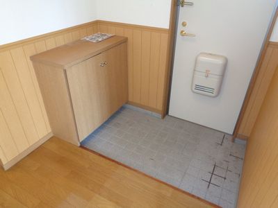 玄関　下駄箱あり