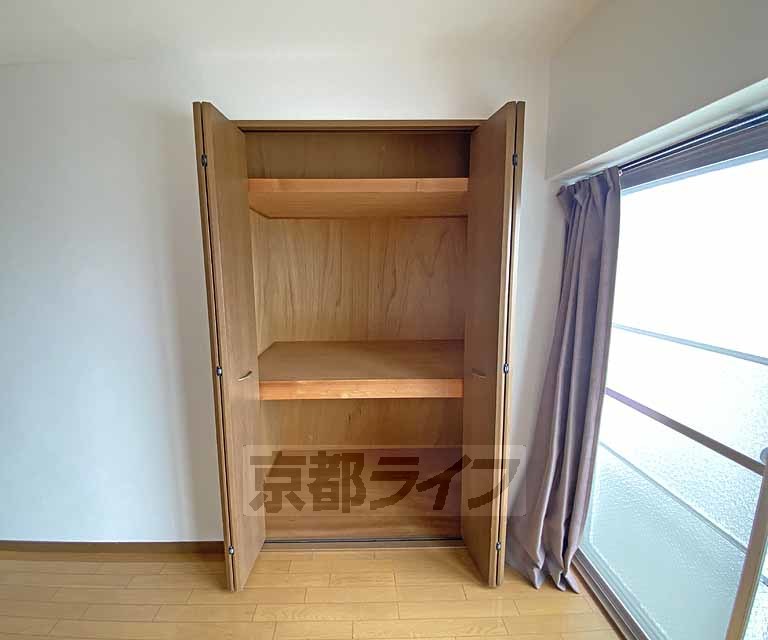 収納　奥行きのあるクローゼットです。