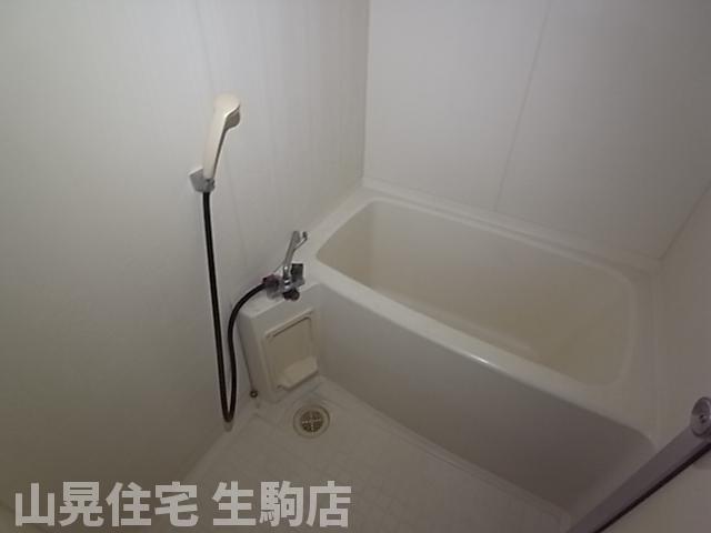 バス・シャワールーム　コンパクトで使いやすいお風呂です