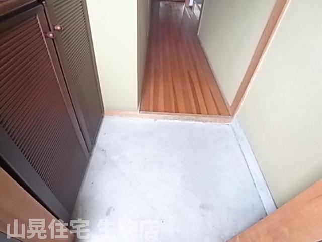 玄関　収納もある玄関です
