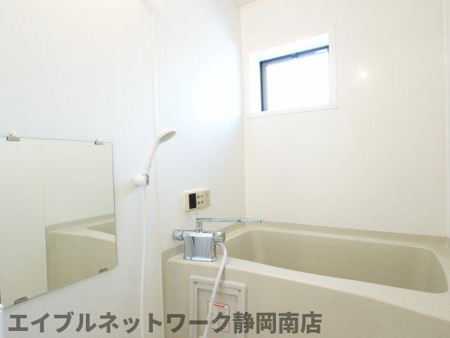 バス・シャワールーム　ゆったり過ごせるお風呂です