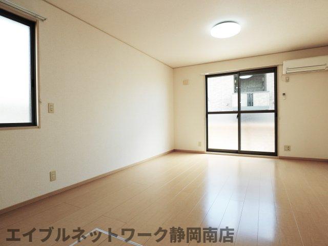 居室・リビング　居間です