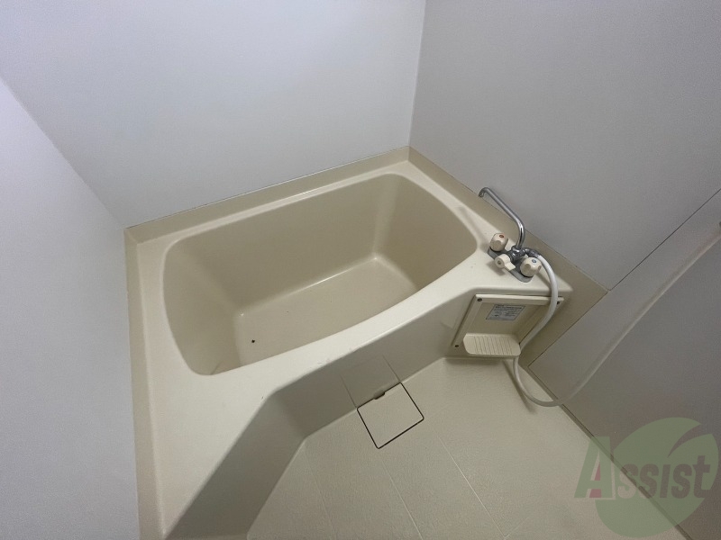 バス・シャワールーム　コチラで日々の疲れを癒し、リラックスしてください