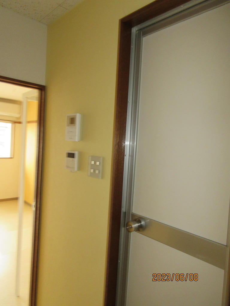 その他　モニター付きインターホンで来客を確認できます。