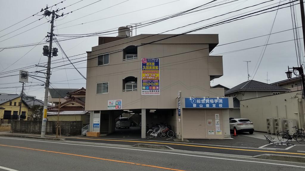 建物外観　軒下に駐輪場が有ります