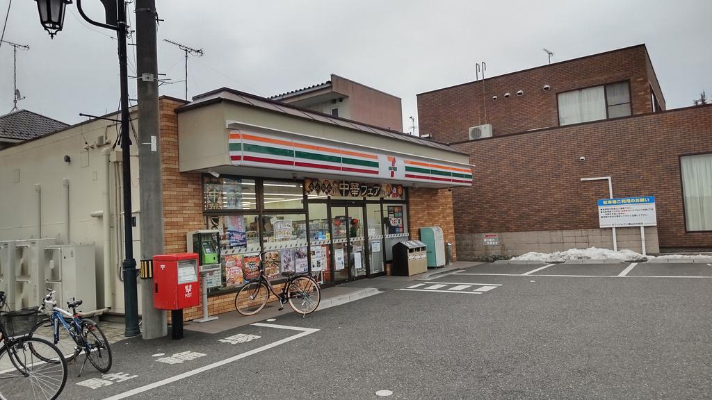 コンビニ　セブンイレブン郡山日大前店（コンビニ）まで70m
