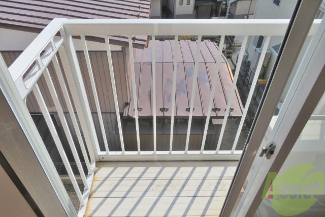 バルコニー　バルコニーは広さもありますので洗濯物も干しやすい。