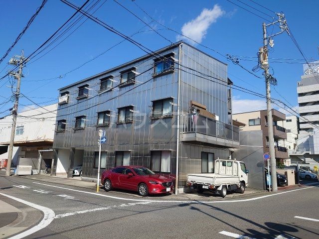 【名古屋市中川区山王のアパートの建物外観】