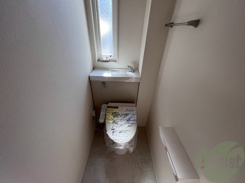 トイレ　トイレは温水洗浄便座です。思わず長居してしまいそうです。