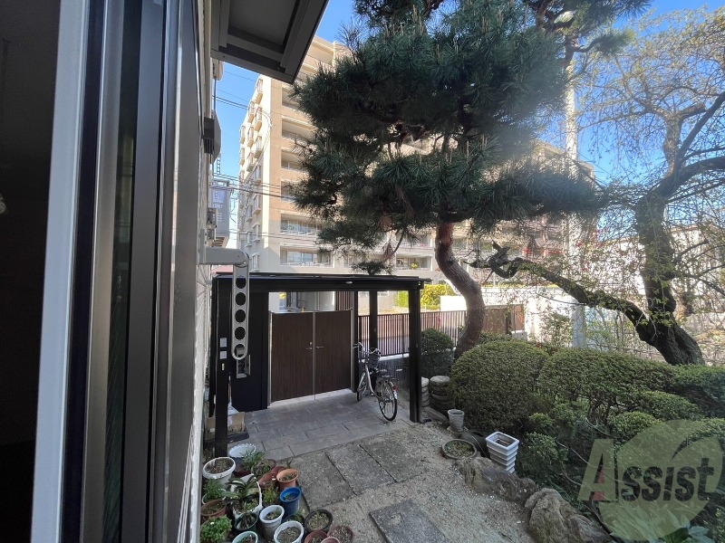 バルコニー　バルコニーはありませんが洗濯物を干すスペースはございます。