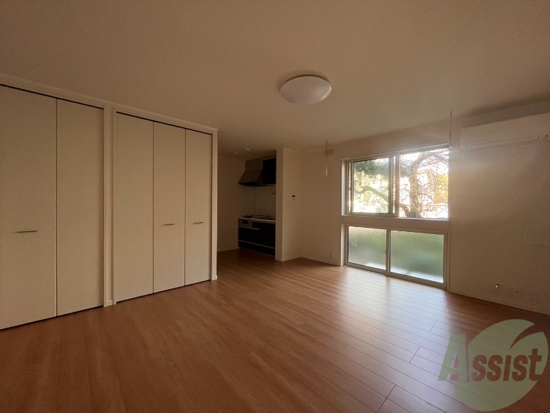 居室・リビング　こちらが１２．５帖のお部屋です。広々としていますね。