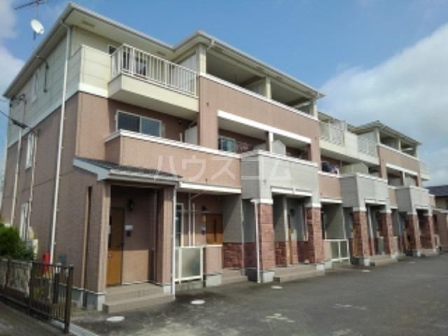 菊川市本所のアパートの建物外観