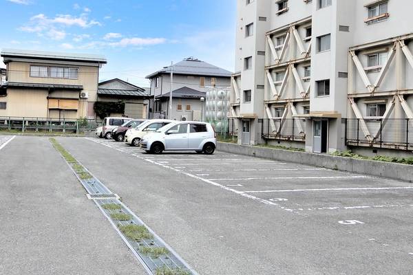 【ビレッジハウス久野本2号棟の駐車場】