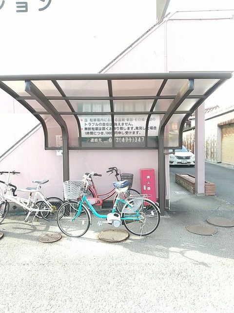 【和歌山市鳴神のマンションの駐車場】