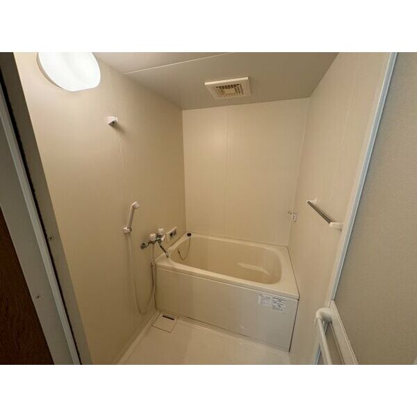 バス・シャワールーム　同物件別部屋です。