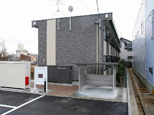 【レオパレスラ　モンターニュの建物外観】