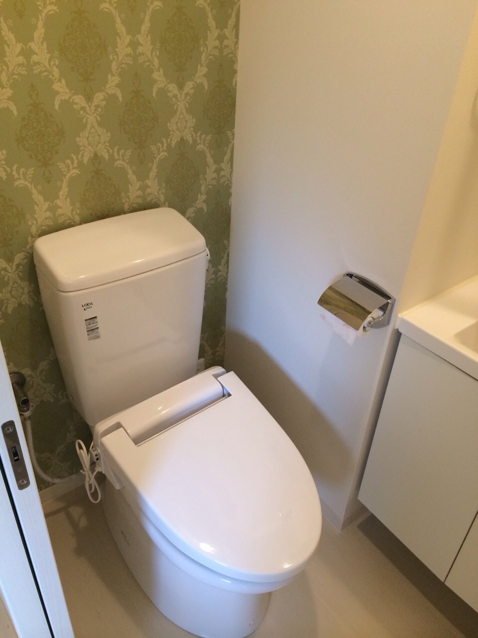 トイレ　※同タイプの別のお部屋の写真です