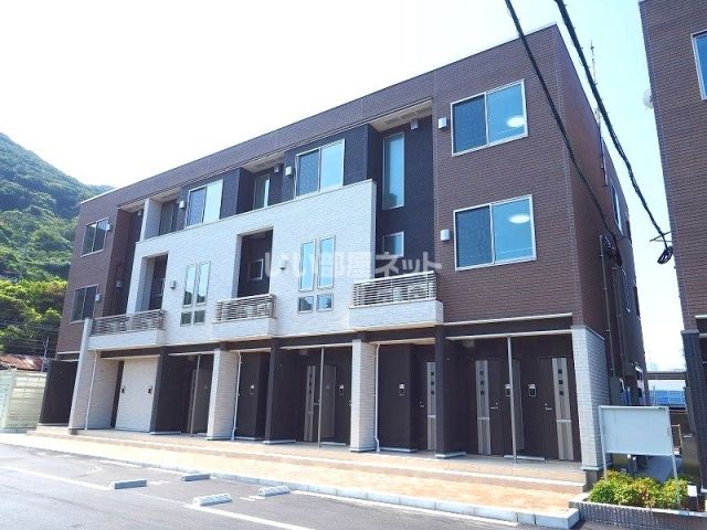 【北九州市門司区西海岸のアパートの建物外観】