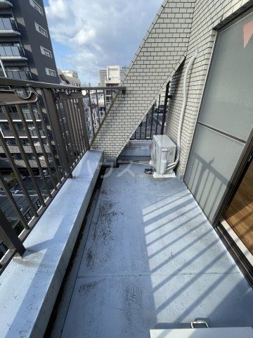 【大阪市北区松ケ枝町のマンションのバルコニー】