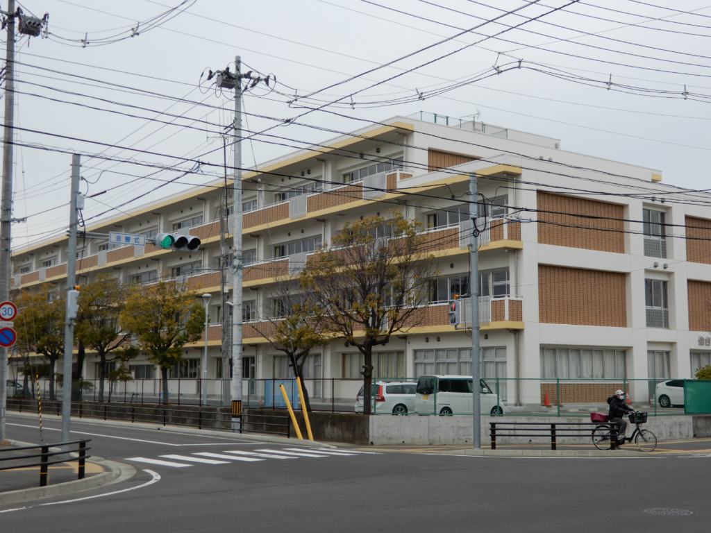 【レイウッド蒲町の小学校】