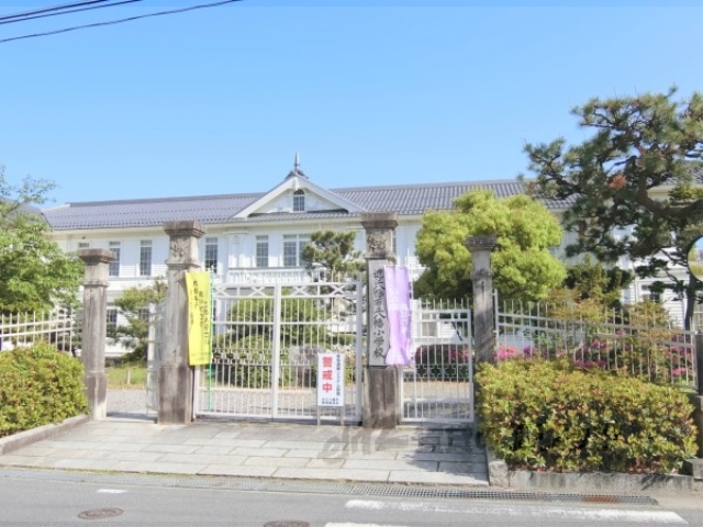 【近江八幡市八幡町のアパートの小学校】