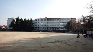 【松江市山代町のアパートの小学校】