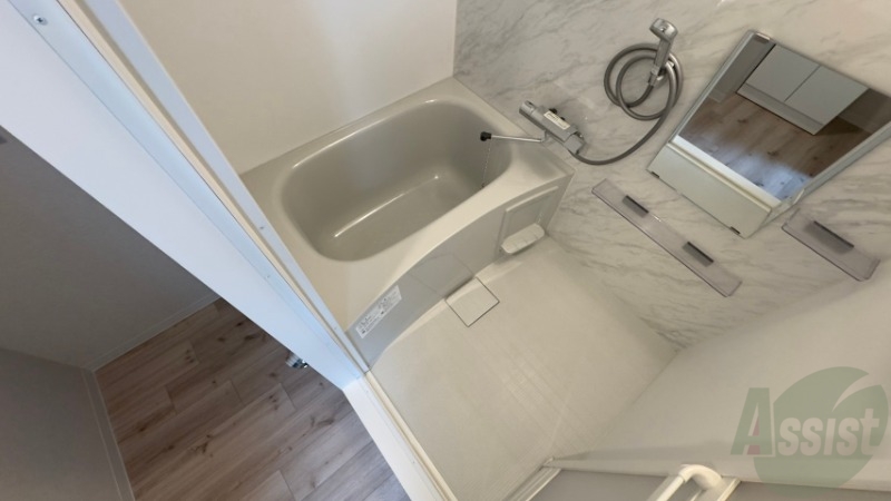 バス・シャワールーム　ユニットバスです。疲れを癒すのに欠かせませんね！