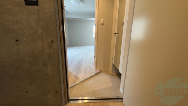 玄関　玄関の様子です。明るい印象ですね。気分もあがりそう。