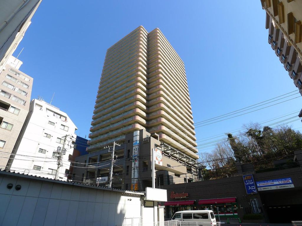 【松戸市松戸のマンションの建物外観】