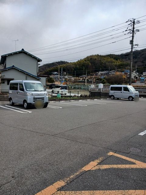 【福山市神村町のアパートの駐車場】