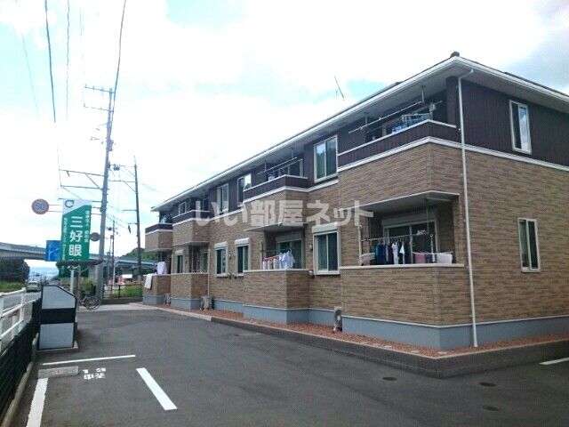 福山市神村町のアパートの建物外観