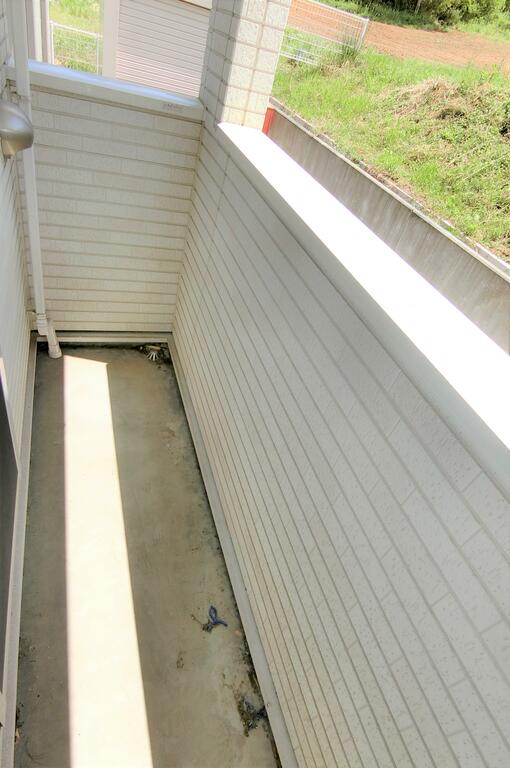 バルコニー　類似物件の写真、配色に違いあり。