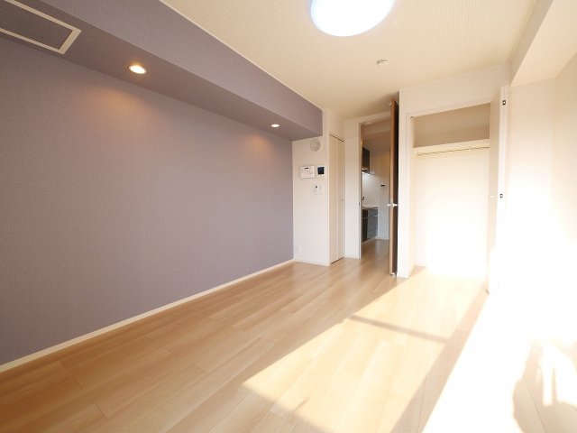 その他部屋・スペース　広くて明るい寝室