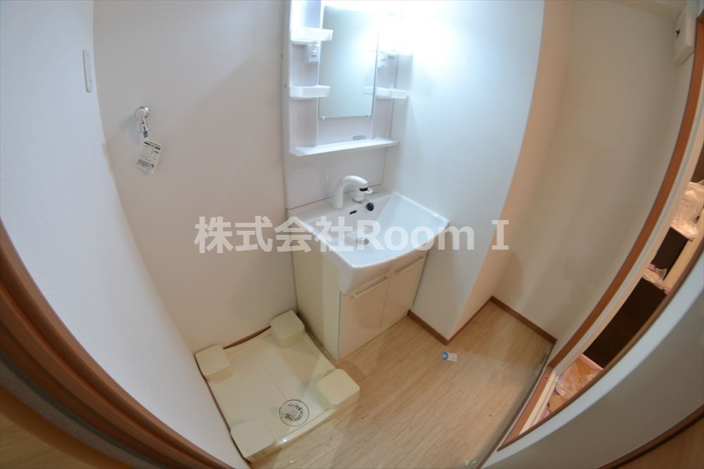 洗面設備　明るい洗面所です