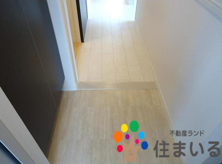 ドラックストア　スギ薬局六田店（ドラッグストア）まで593m