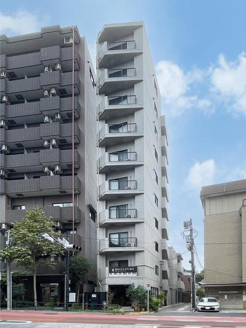 【新宿区大京町のマンションの建物外観】