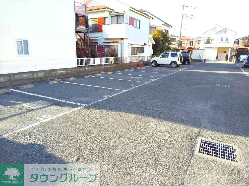 【東松山市山崎町のアパートの駐車場】